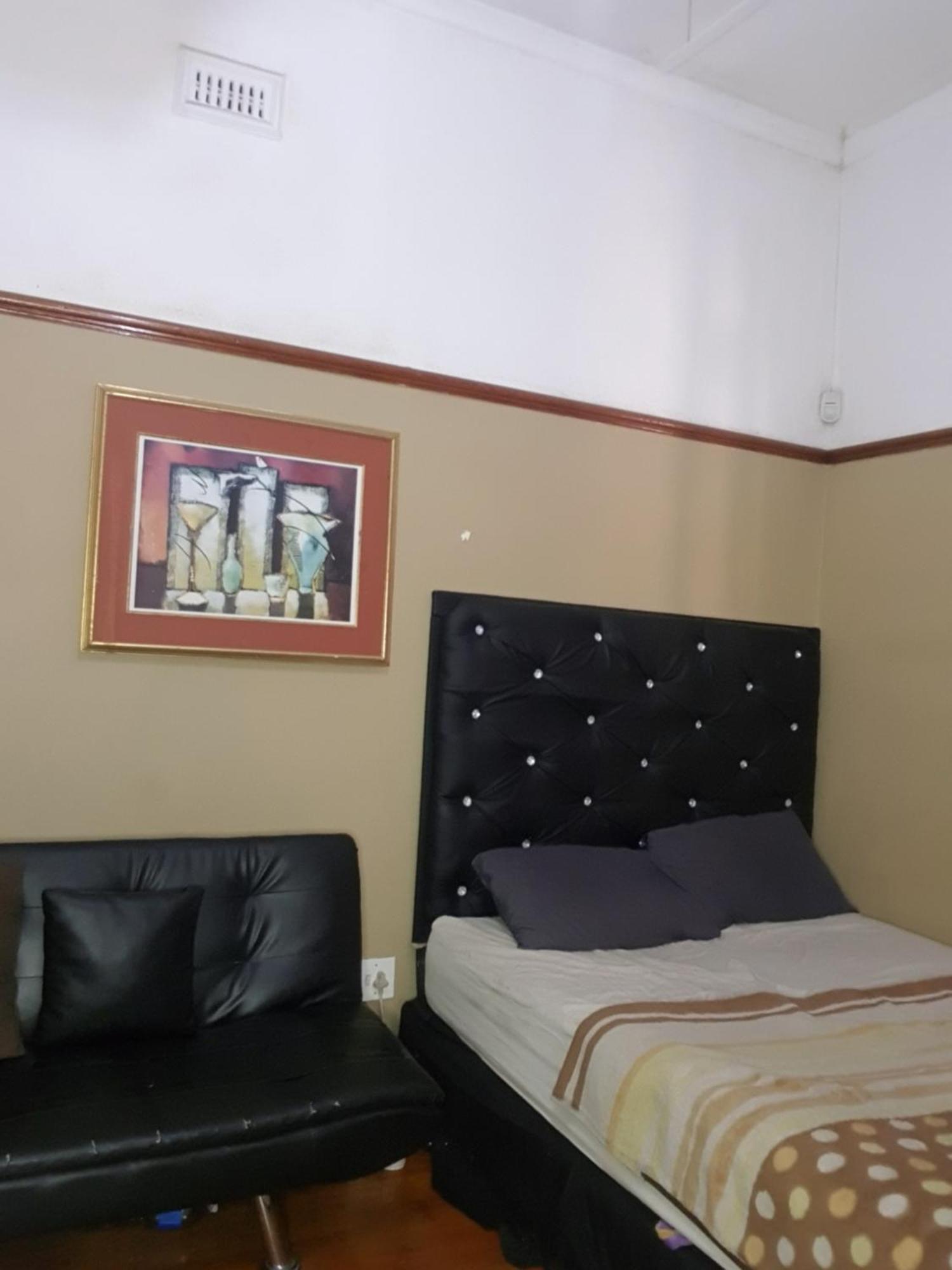 Homestay Parow, *